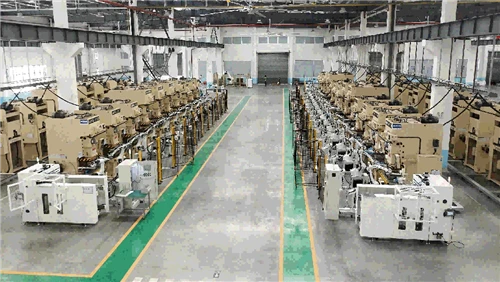 آلة CNC مقابل تصنيع الروبوتات الصناعية: الاختلافات الرئيسية للمصنعين